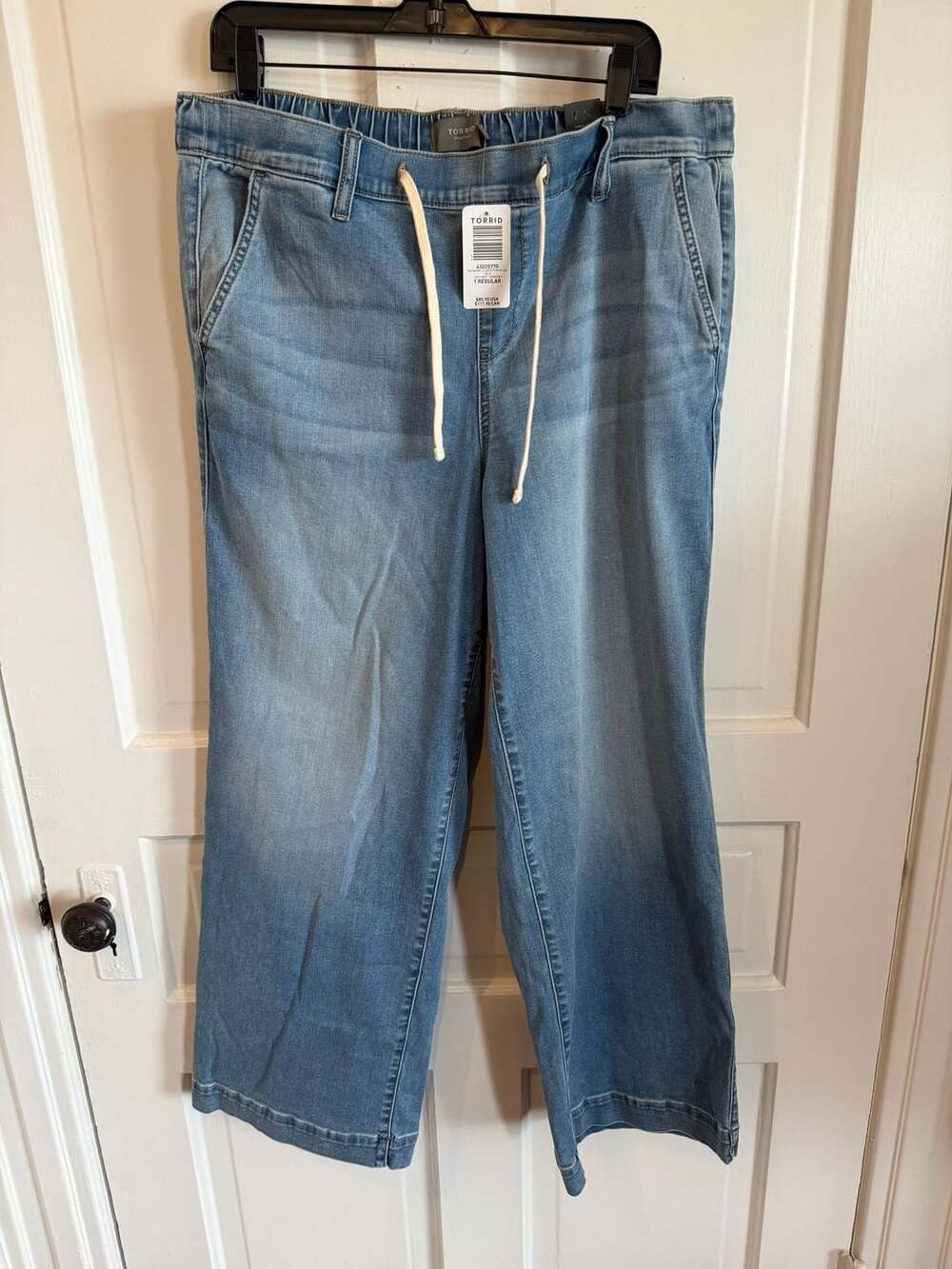 Torrid Weekend Wide Leg Super Soft Mid-Rise Jean Size 1 Regular
